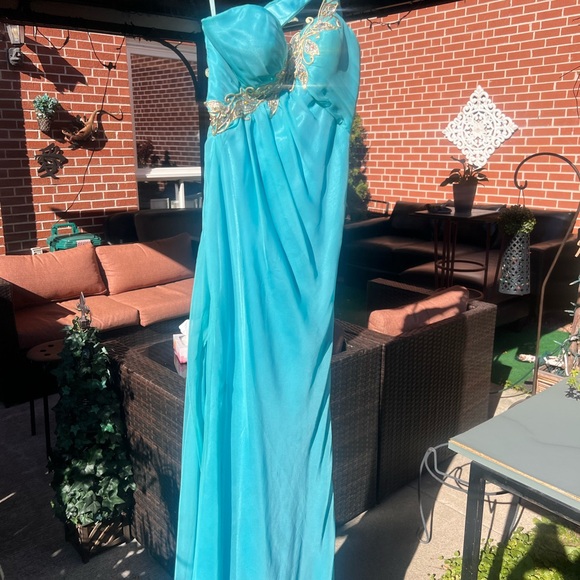 La Femme Turquoise and Gold Greek Goddess Prom Dress 💫🧚 - Picture 4 of 9